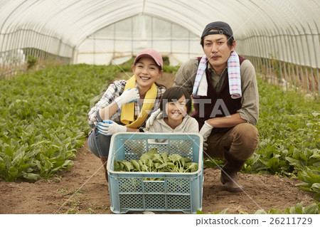 A family migration image living in the country 26211729