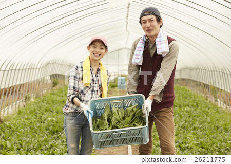 A family migration image living in the country A family migration image living in the country 26211775