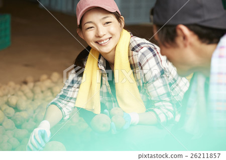 生活在該國的家庭移民形象 生活在該國的家庭移民形象 26211857