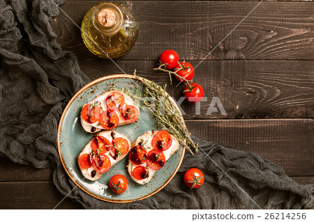 sandwiches with cherry tomatoes 26214256