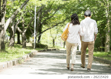 Cuddling couple Cuddling couple 26215420