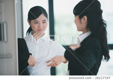 a businesswoman, ol, changing room 26217197