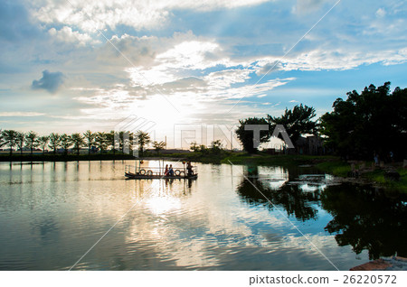 湖中倒影 26220572