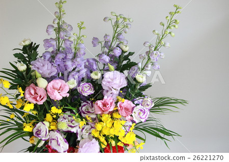 Supplied flowers 26221270