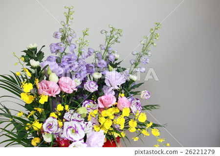 Supplied flowers 26221279