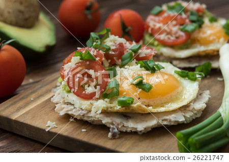 Huevos rancheros tostadas with avocado salsa Huevos rancheros tostadas with avocado salsa 26221747