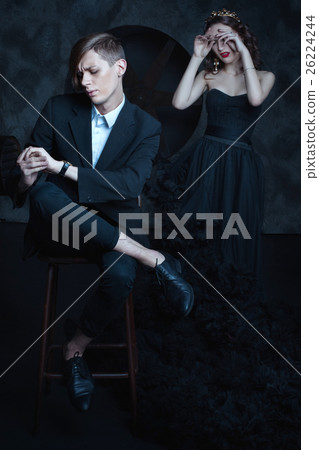 Stylish man and weeping queen. Stylish man and weeping queen. 26224244