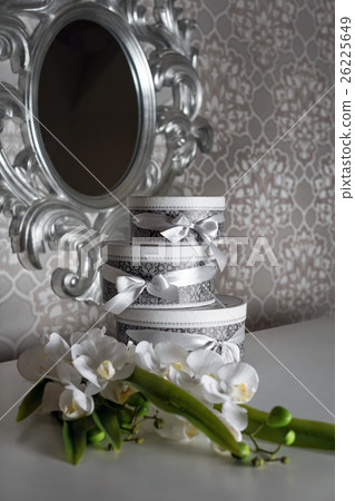 Three round celebration gift boxes with silver Three round celebration gift boxes with silver 26225649