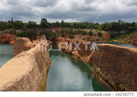 chiang mai grand canyon cliff jumping 26230775