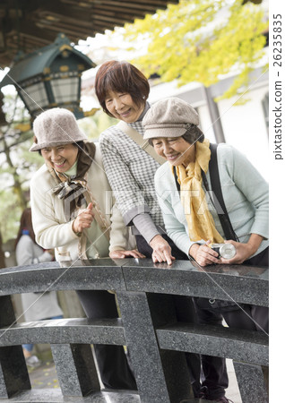 Senior women traveling 26235835