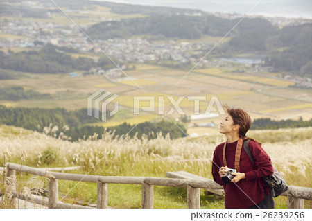 觀光的婦女看東北 觀光的婦女看東北 26239256