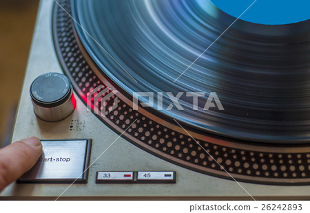 A fan of high-fidelity music starts 26242893