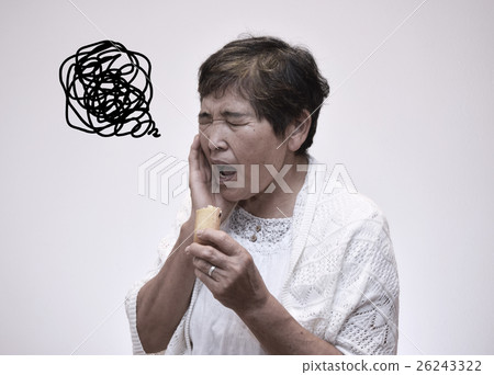 Image of women in their 60s toothache 26243322