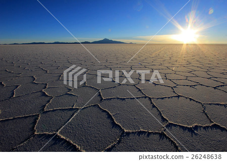 Salar de Uyuni, salt lake, Bolivia, sunset 26248638