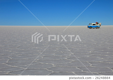 Van on Salar de Uyuni, salt lake, Bolivia 26248664