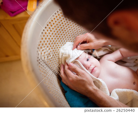 Unrecognizable father drying his son with towel Unrecognizable father drying his son with towel 26250440