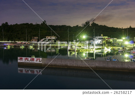 Yaeni's fishing port at night 26258217