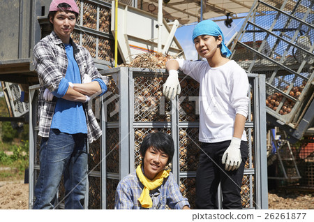 體驗農業肖像的年輕人 體驗農業肖像的年輕人 26261877