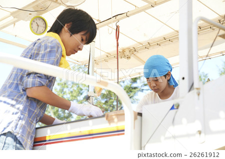 體驗農業經驗的年輕人 26261912