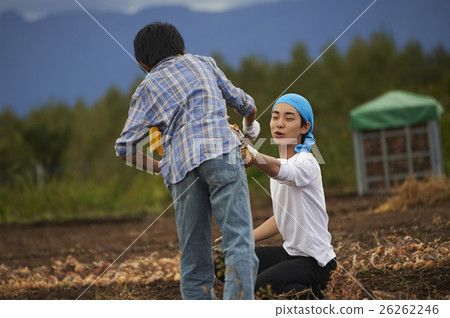 體驗農業經驗的年輕人 26262246