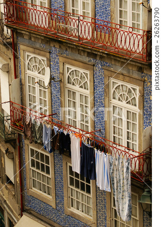 thin houses in old town, Porto, Portugal 26263790