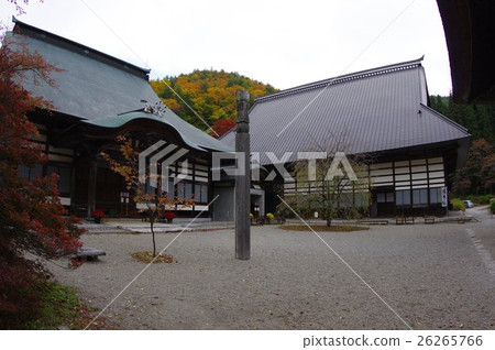 Shinshu Omachi's ancient temple Matsu-ji Temple of Kamakura period The founding autumn leaves are crowded with tourists 26265766