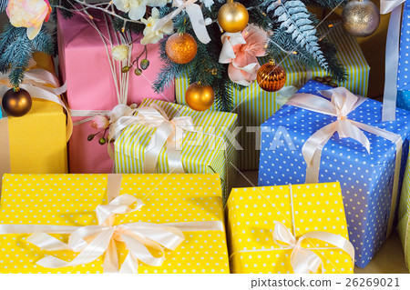 Christmas living room, Christmas tree and gifts Christmas living room, Christmas tree and gifts 26269021