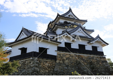 Hikone castle in autumn Hikone castle in autumn 26271413