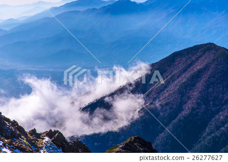 Yatsugatake ridge and sea of clouds 26277627