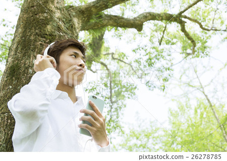 Japanese men who played headphones 26278785