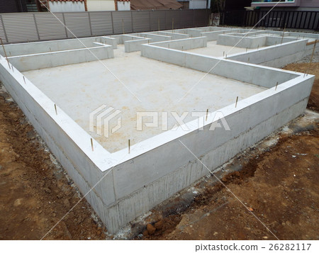 我們將把住房基礎分成兩部分並打擊混凝土 26282117