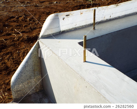 Concrete surface quality improves when using formwork sheet 26282560