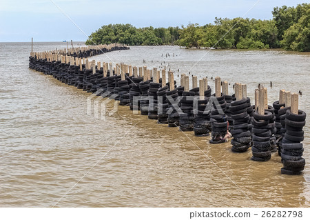 Rubber tires Dam preventing Coastline Corrosion Rubber tires Dam preventing Coastline Corrosion 26282798