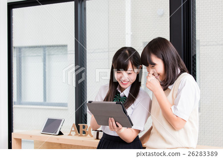 Girls high school friends watching tablets 26283389