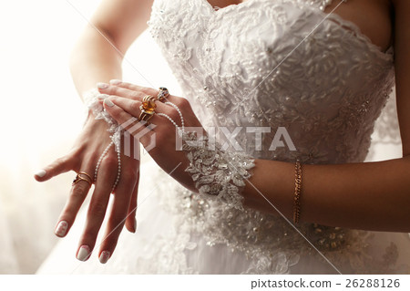 The bride weared a wedding dress and gloves The bride weared a wedding dress and gloves 26288126