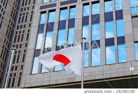 東京的旅遊信息·日本國旗在縣政府大樓前拍打·橫向位置 東京的旅遊信息·日本國旗在縣政府大樓前拍打·橫向位置 26290198