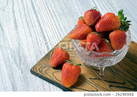 Strawberries in a bowl on a white background Strawberries in a bowl on a white background 26290988