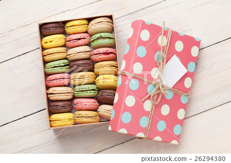 Colorful macaroons in a gift box Colorful macaroons in a gift box 26294380