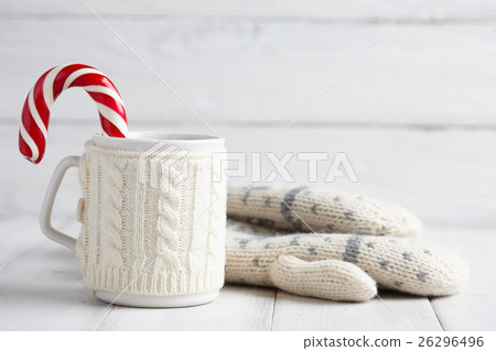 Knitted winter cup with candy cane 26296496