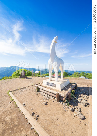 [Mount Jinma] Summit, Hakuba statue, blue sky 26300559