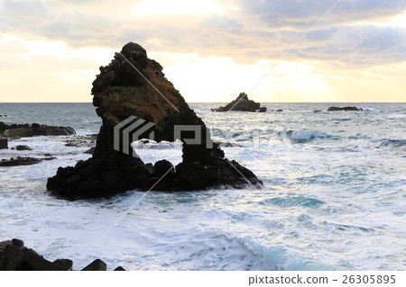 Window rocks and coastline · Satana Town 26305895