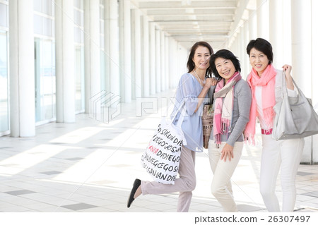 中間女孩的旅程 中間女孩的旅程 26307497