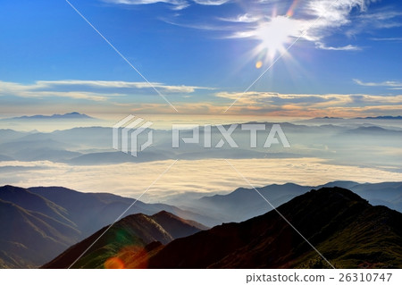 Sea of clouds of Azumino wishing from the magical mountain ridge line 26310747