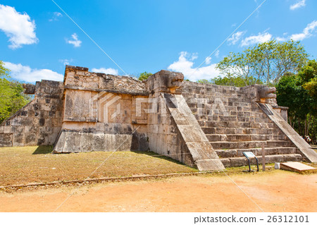 Temple of Kukulkan in Chichen Itza, Yucatan 26312101