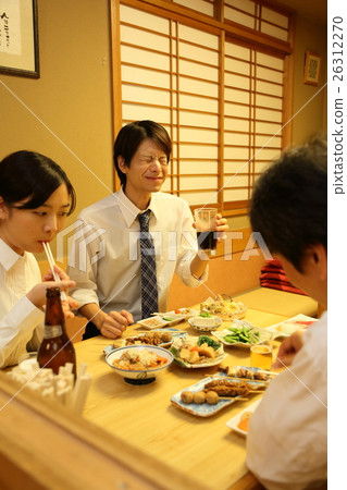 Bōnenkai-kai酒吧供應市中心的碳酸飲料 Bōnenkai-kai酒吧供應市中心的碳酸飲料 26312270