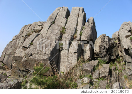 Megalith 26319073