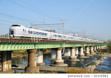 中央線穿越多摩川鐵橋E351系列特快超級梓 中央線穿越多摩川鐵橋E351系列特快超級梓 26320862