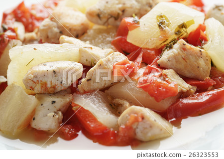 braised chicken fillet with squash and bell pepper 26323553
