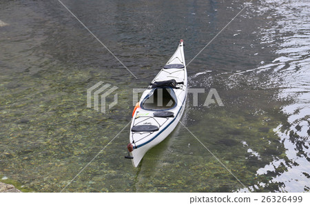 在水上劃獨木舟 26326499