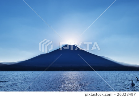 Immediately after Diamond Fuji sank (Lake Yamanaka) Immediately after Diamond Fuji sank (Lake Yamanaka) 26328497